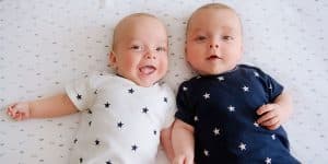 Can identical twins look different?